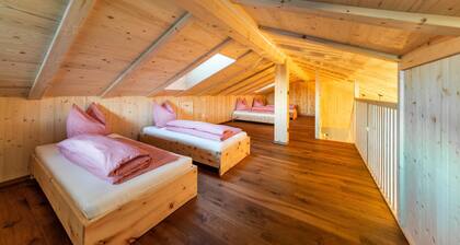 Farmhouse 'Waldruhe' with Mountain View, Shared Garden and Wi-Fi