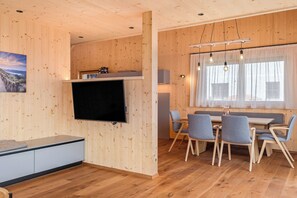 Dining - Farmhouse 'Waldruhe' with Mountain View, Shared Garden and Wi-Fi (Latzfons/Klausen)