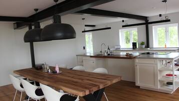 Réfrigérateur, four, plaque de cuisson, lave-vaisselle