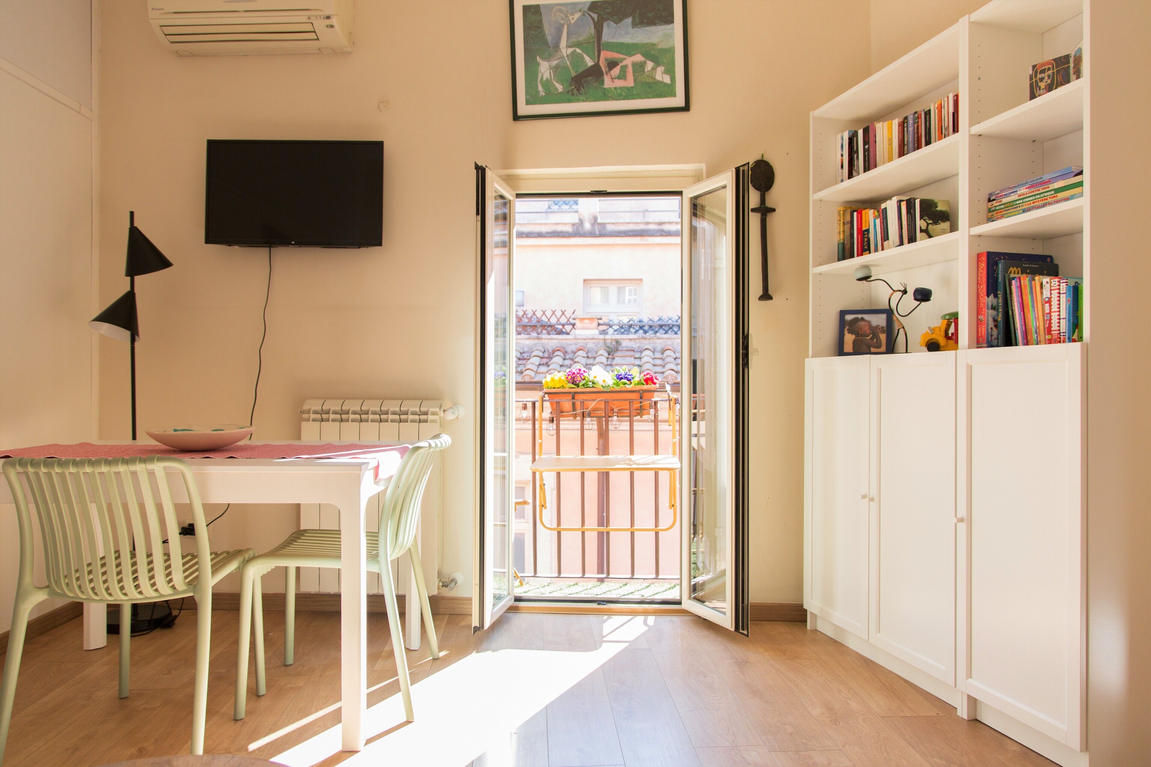 Appartamento City | Area soggiorno | TV a schermo piatto 21 pollici con canali via cavo, TV