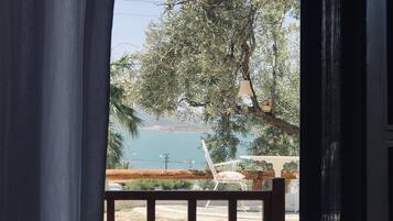 Deluxe Tree House | Terrace/patio