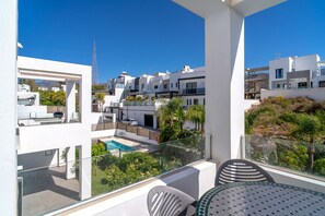 Unclassified image, 4 of 55, button