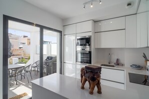 Fridge, microwave, oven, dishwasher - Villa Premium Los Mangos by Casasol (Nerja)