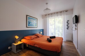 3 bedrooms, in-room safe, iron/ironing board, free WiFi