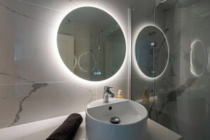 Shower, hair dryer, towels - Océan 90 face mer - Escape by the ocean at La Baule (La Baule-Escoublac)