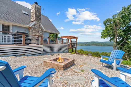 Enchanting Cottage with Sweeping Lake Views, Golden Sunsets, Hot Tub, Nature Trail & Dog-Friendly