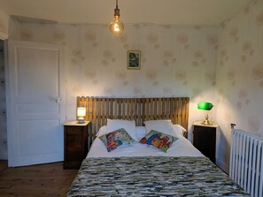 5 bedrooms, free WiFi, bed sheets