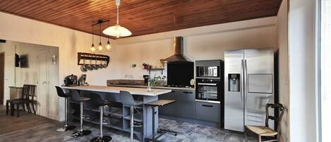 Kühlschrank, Mikrowelle, Geschirrspüler