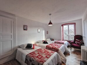 5 makuuhuonetta, ilmainen Wi-Fi, vuodevaatteet