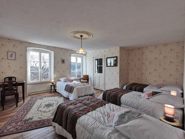 5 makuuhuonetta, ilmainen Wi-Fi, vuodevaatteet