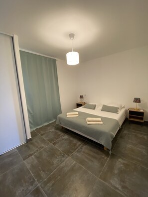 3 bedrooms, iron/ironing board, travel cot, free WiFi