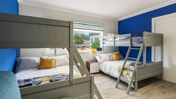 House | 6 bilik tidur