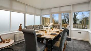 House | 6 bilik tidur