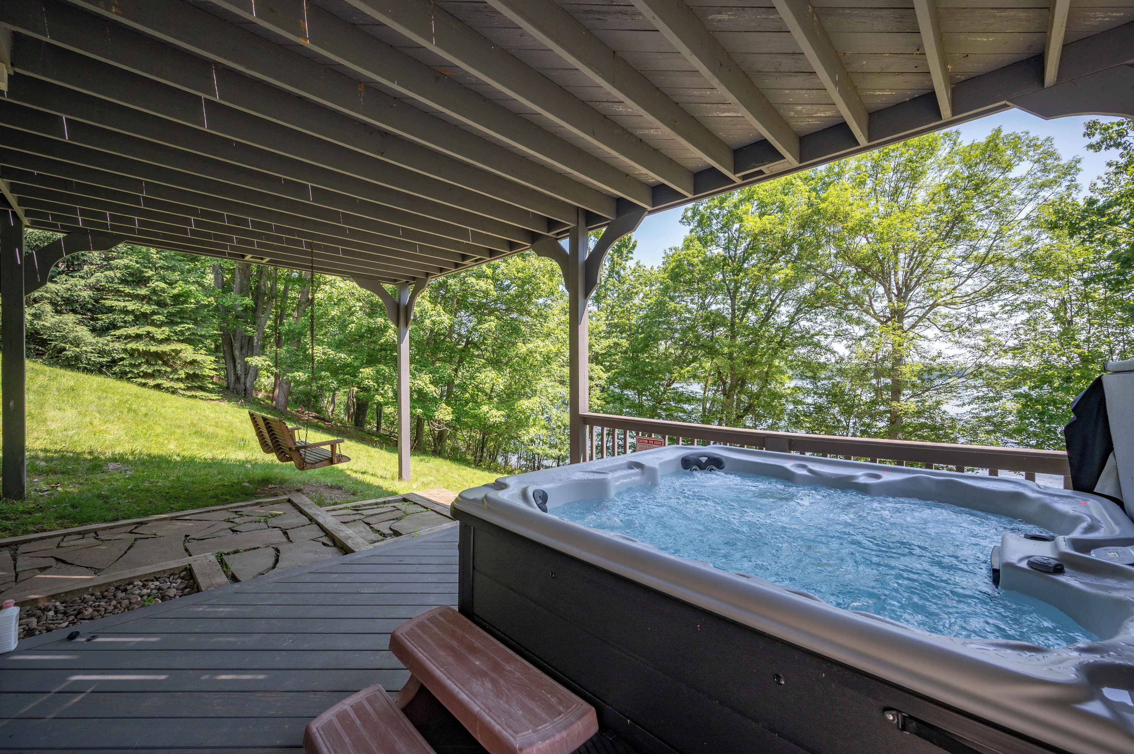 Tina de hidromasaje al aire libre