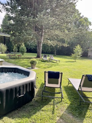 Bain à remous extérieur