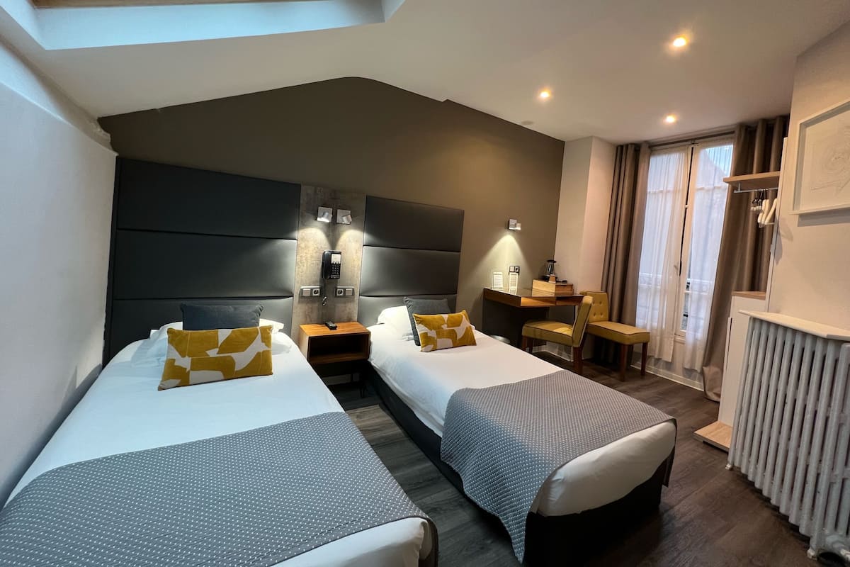 Superior Twin Room | Desk, laptop workspace, free WiFi, bed sheets