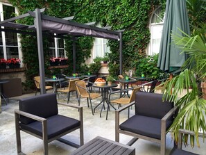 Desayuno continental (EUR 12 por persona)