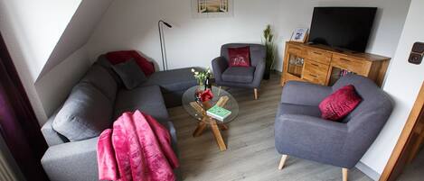 TV, bøker og stereoanlegg