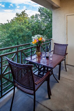 Outdoor dining - 2 Bedroom / 2 Bath Condo in Old Town Scottsdale (Scottsdale)