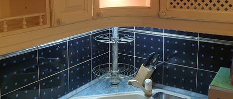 Kühlschrank, Mikrowelle, Ofen, Wasserkocher