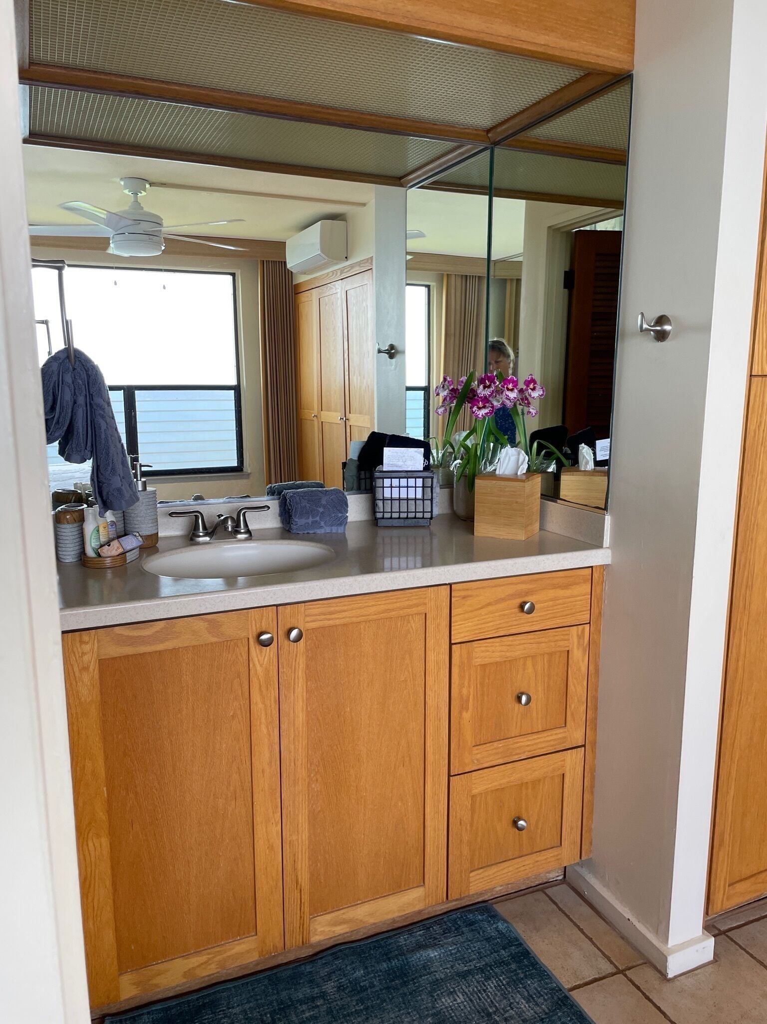 Combined shower/tub, hair dryer, towels, soap