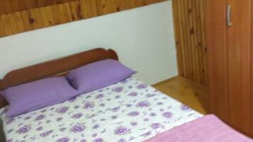 House | 3 bedrooms, free WiFi, bed sheets