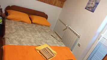 House | 3 bedrooms, free WiFi, bed sheets