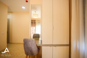 Standard-Doppelzimmer | Zimmersafe, kostenloses WLAN, Bettwäsche, Rollstuhlgeeignet