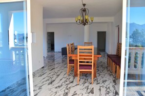 Family Villa | Dining room