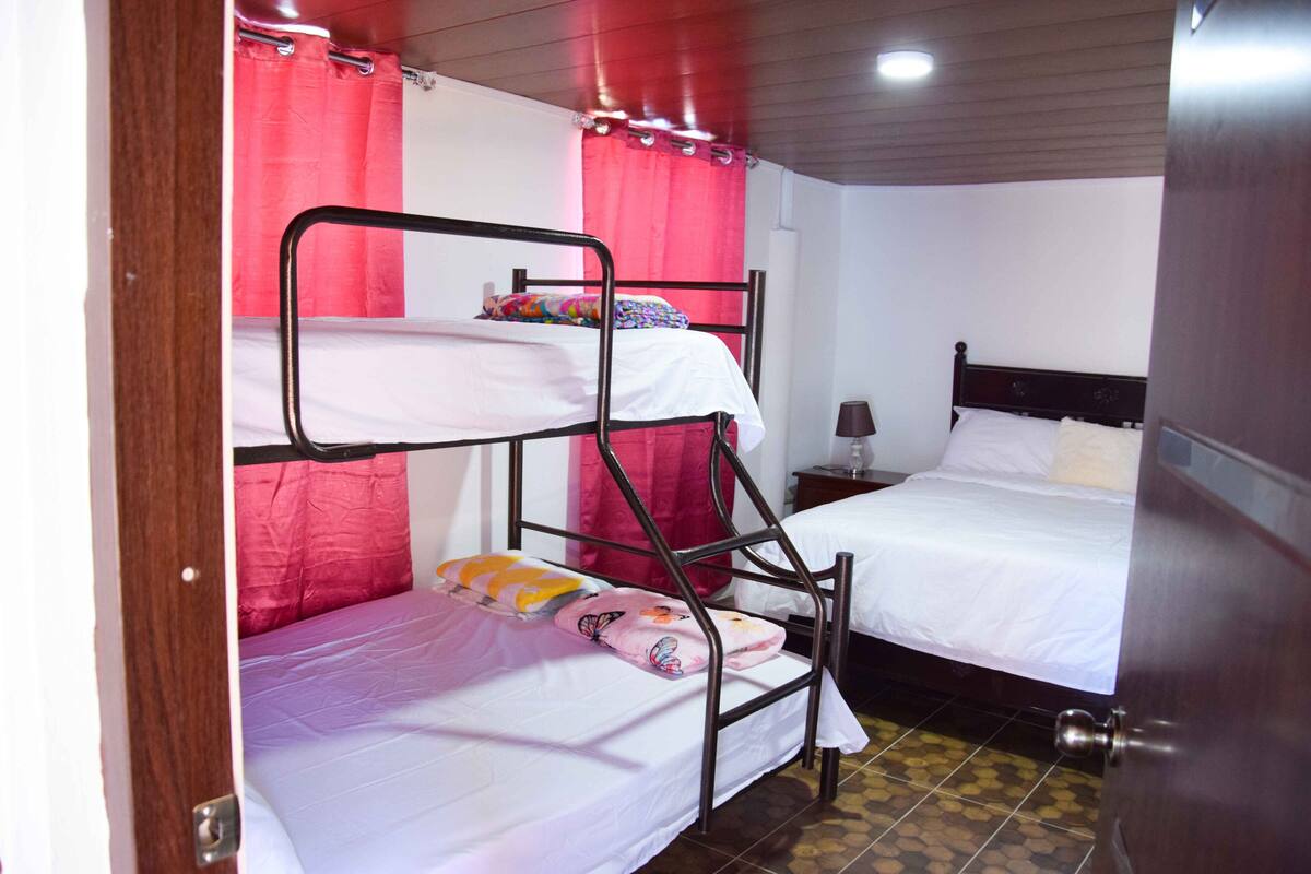 Appartement Deluxe | Literie de qualité, couette en duvet, rideaux d’obscurcissement