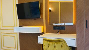 Deluxe Suite | Premium bedding, free WiFi, bed sheets, wheelchair access