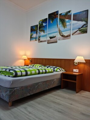 Economy Double or Twin Room | Travel crib, free WiFi, bed sheets - Pension Kreihe (Bad Lauterberg)