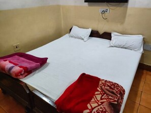 Standard Double Room | Egyptian cotton sheets, premium bedding, down duvets, memory-foam beds - Goroomgo Mayagiri hotel Patna (Patna)