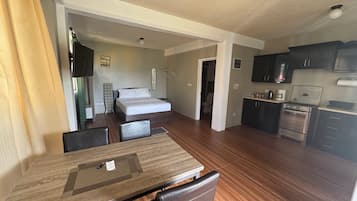 1 quarto, escrivaninha, Wi-Fi de cortesia, roupa de cama