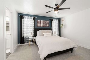 3 habitaciones, tabla de planchar con plancha, cuna de viaje y wifi