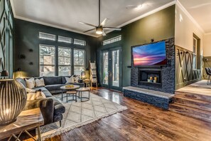 Smart TV, table tennis