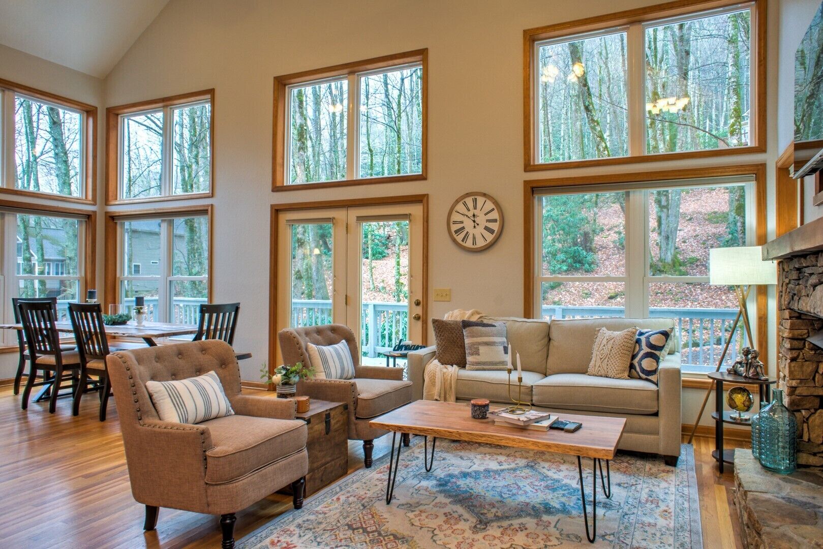 Smart TV, fireplace, books, offices
