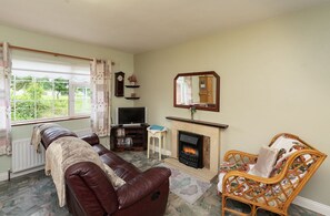 Living area - Relaxing peaceful bungalow 10 miles from Dungarvan (Dungarvan)
