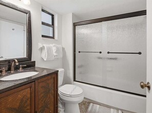 Bathtub, hair dryer, towels - Waterfront 1BR/2BA condo in Marco Island with pool, WiFi, and marina access. (Marco Island)