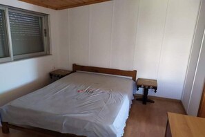 3 makuuhuonetta, silitysrauta/-lauta, ilmainen Wi-Fi, vuodevaatteet