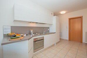 Fridge, microwave, oven, dishwasher