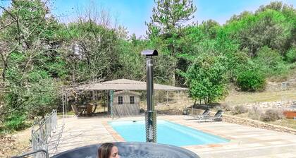 House with private swimming pool and jacuzzi at the foot of Ventoux