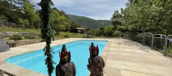 House with private swimming pool and jacuzzi at the foot of Ventoux