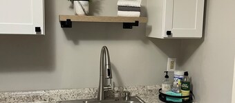 Charming Newly Renovated 1 Bedroom