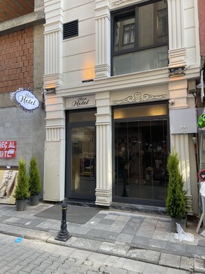 Front of property - Mina Life Hotel (Istanbul)