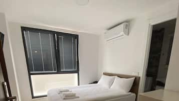 Habitación Deluxe | Minibar y ropa de cama