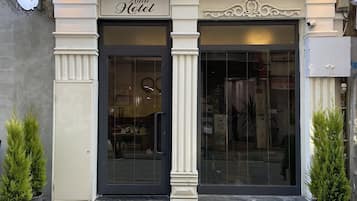 Vista frontal de la propiedad