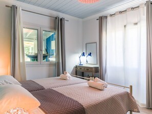 3 bedrooms, iron/ironing board, free WiFi, bed sheets