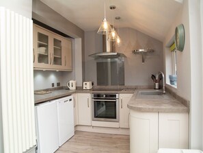 Réfrigérateur, four, lave-vaisselle