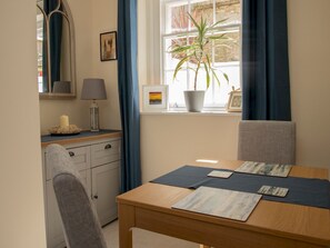 Dining - Pass the Keys Beautiful Basement Flat. Walk2town/beach/ferry (Ryde)